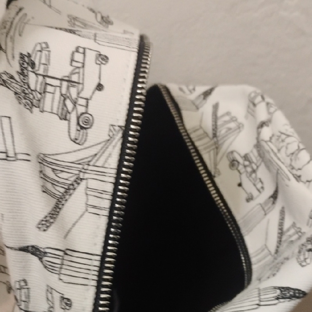 Stylish Women's Printed Backpack - Picture 5 of 5